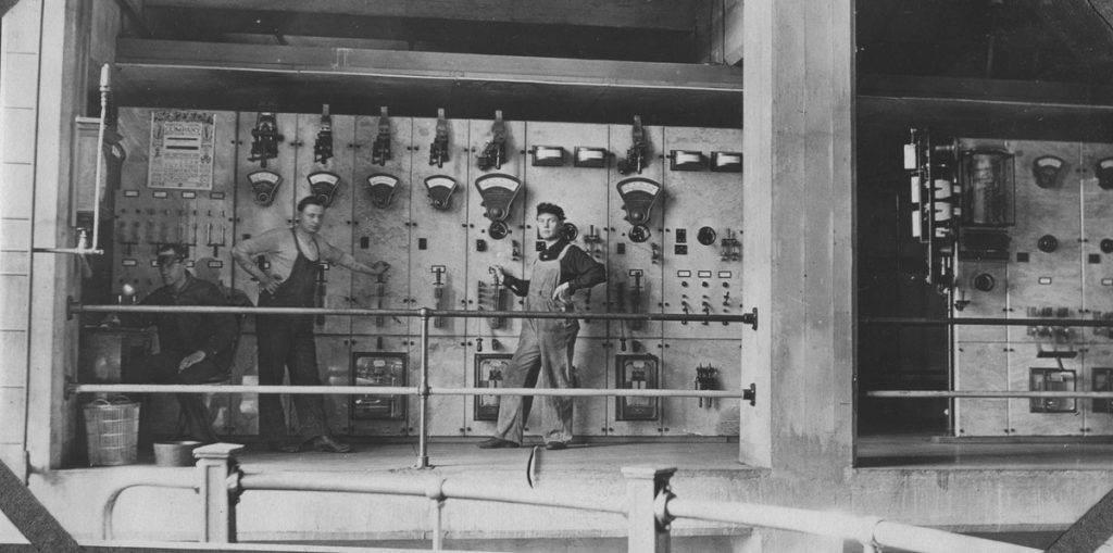1-Georgetown_Power_Station_workers,_1909